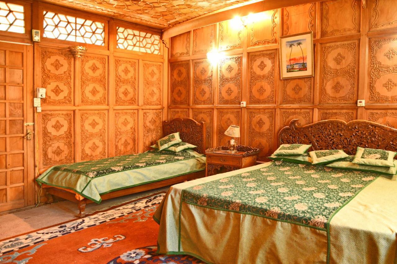 De Laila House Boat By Sterling Hotel Srinagar  Exterior photo
